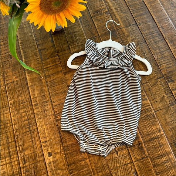 City Mouse Studio Charcoal Frill Romper - Picture 2 of 4